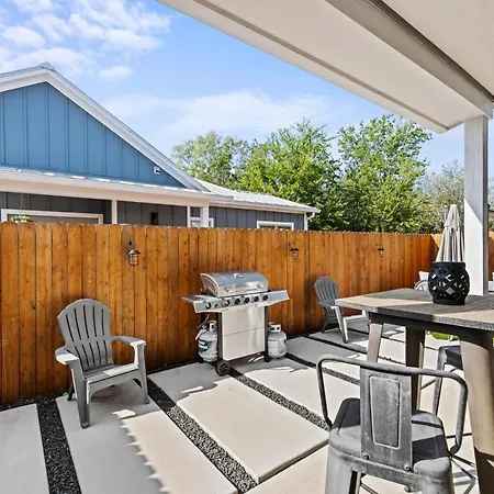 *Brand New Listing* Romantic Getaway Near Main